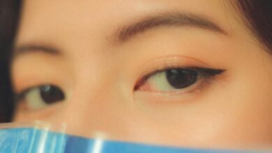 eyebrow shaping and coloring