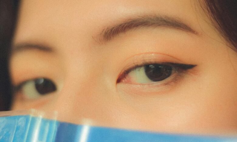 eyebrow shaping and coloring