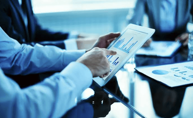 Digital Adoption vs Traditional Training